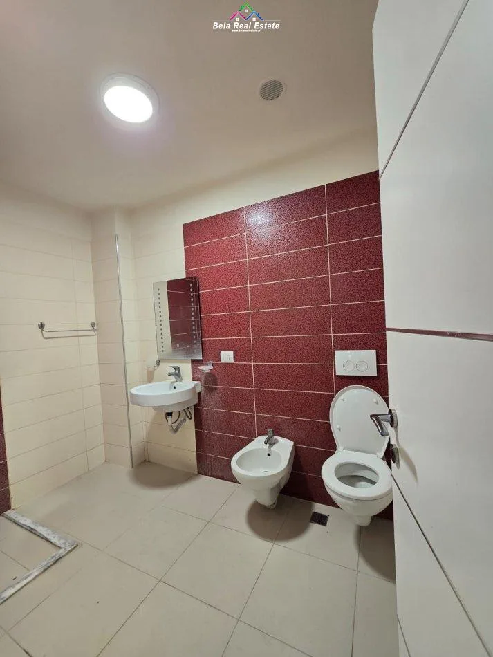 Apartament Me Qera 3+1 Tek Fusha e Aviacionit (ID B230193) Tirane