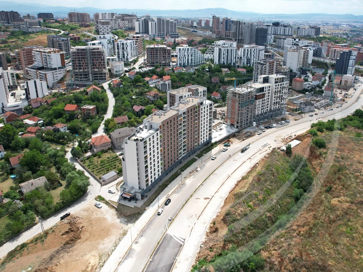 Banesë me 3 dhoma gjumi me qira në lagjen Prishtina e Re – Rruga A