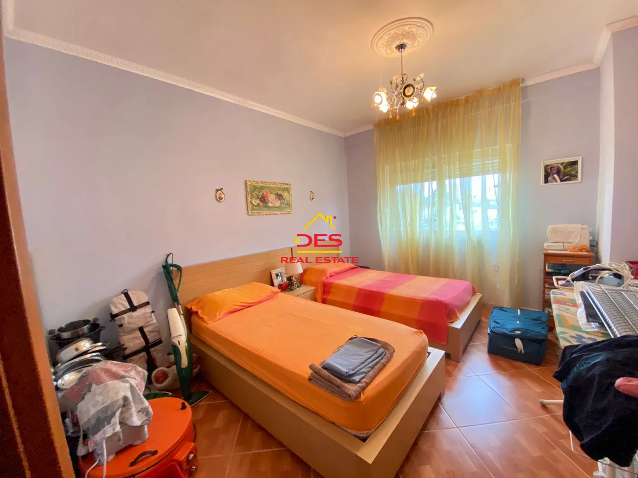 Shitet apartament 2+1+2 në himarë .