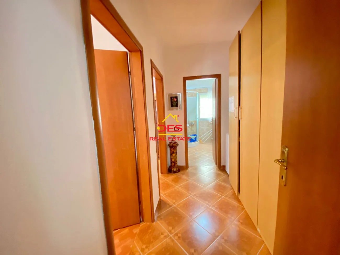 Shitet apartament 2+1+2 në himarë .