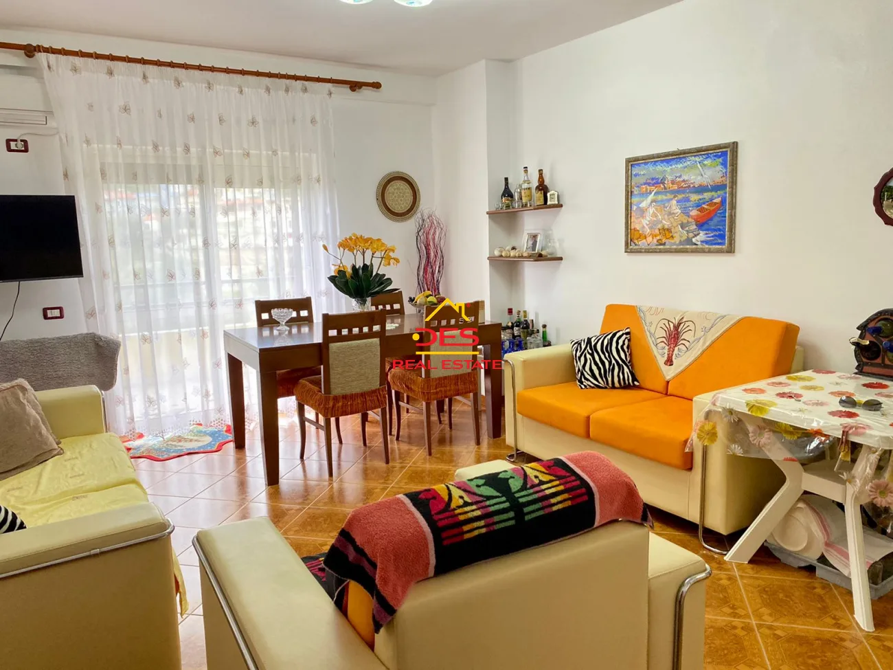 Shitet apartament 2+1+2 në himarë .