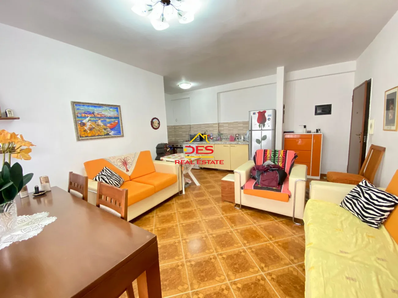 Shitet apartament 2+1+2 në himarë .
