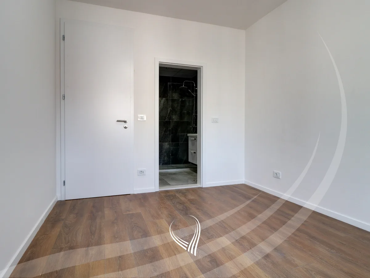 Zyre me 3 dhoma pune me qira në lagjen Mati 1