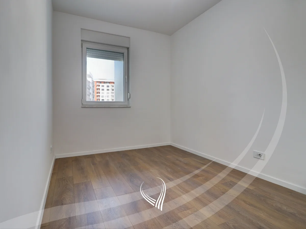 Zyre me 3 dhoma pune me qira në lagjen Mati 1