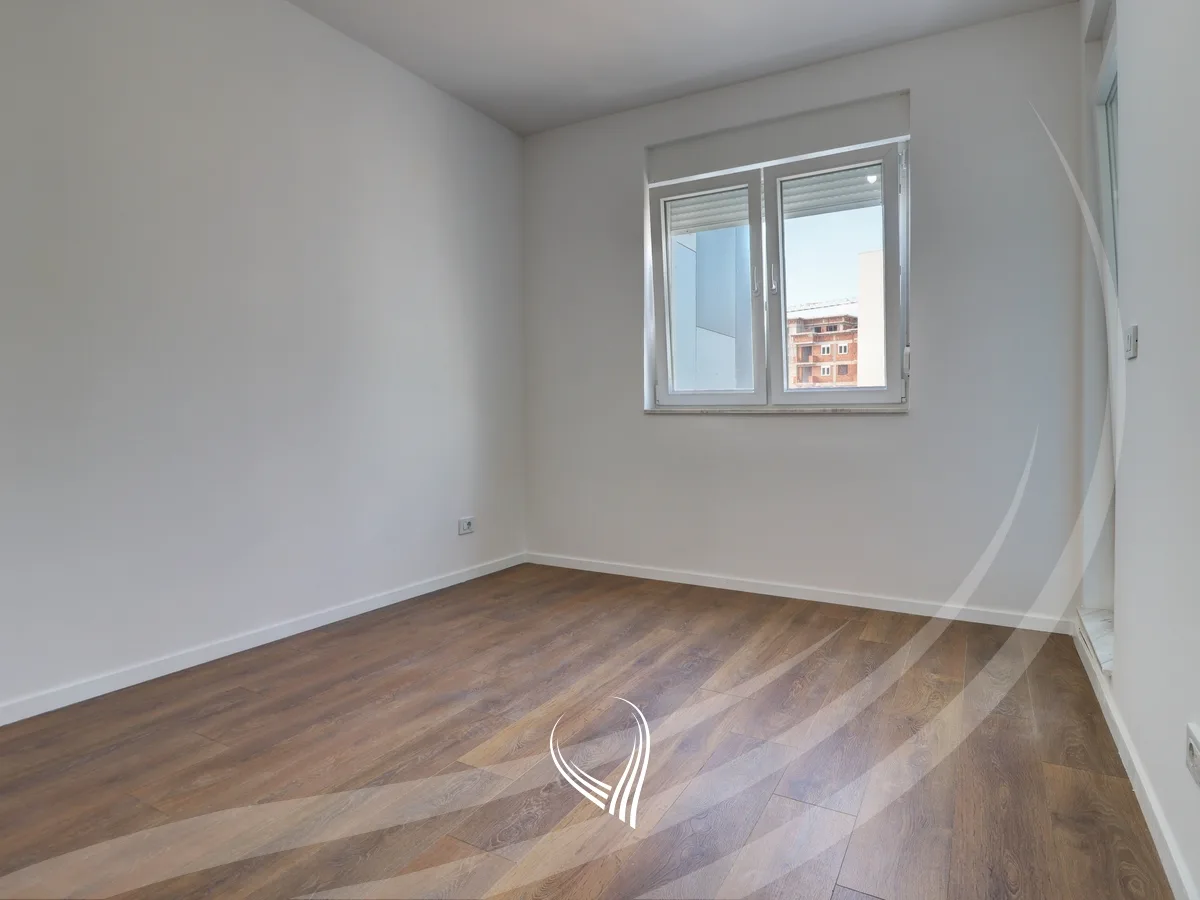 Zyre me 3 dhoma pune me qira në lagjen Mati 1