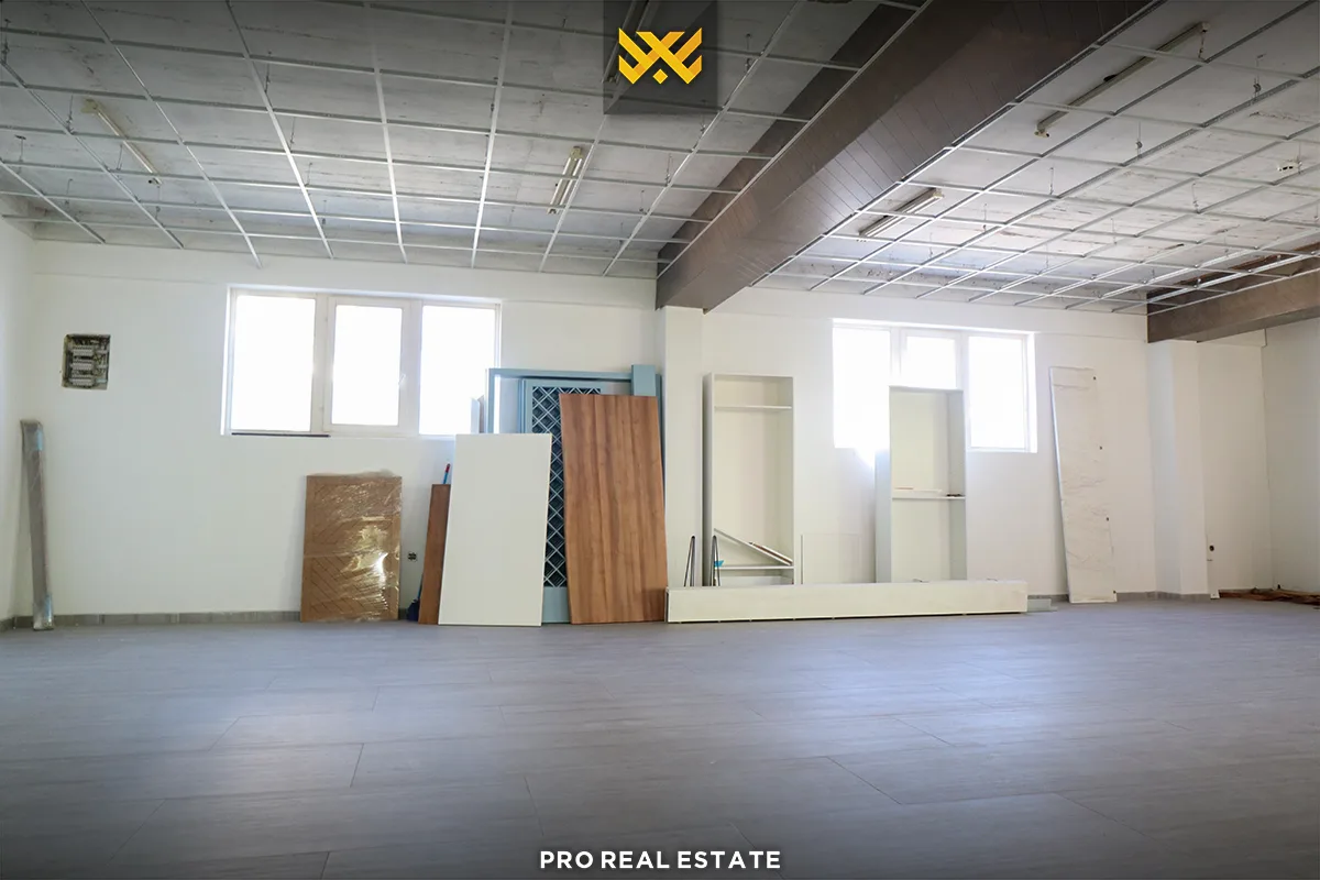 Lokal 200m² me #QIRA në Veternik.
