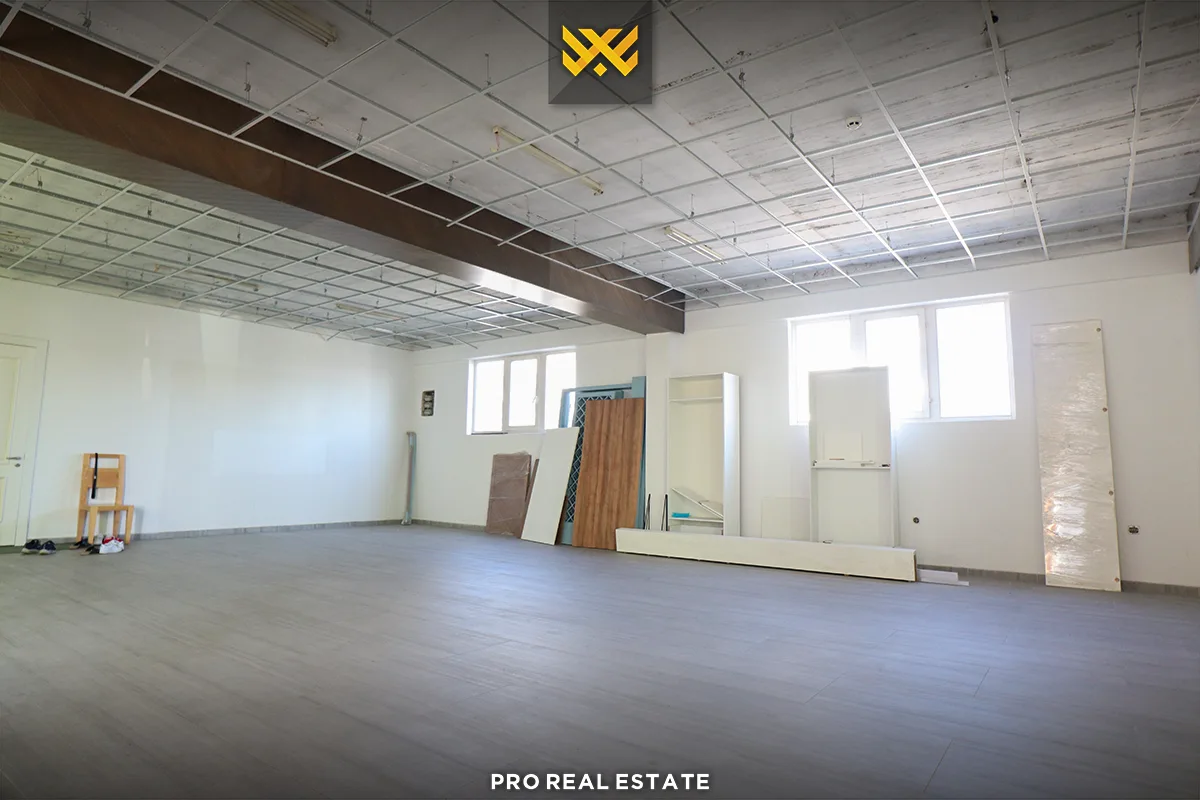 Lokal 200m² me #QIRA në Veternik.