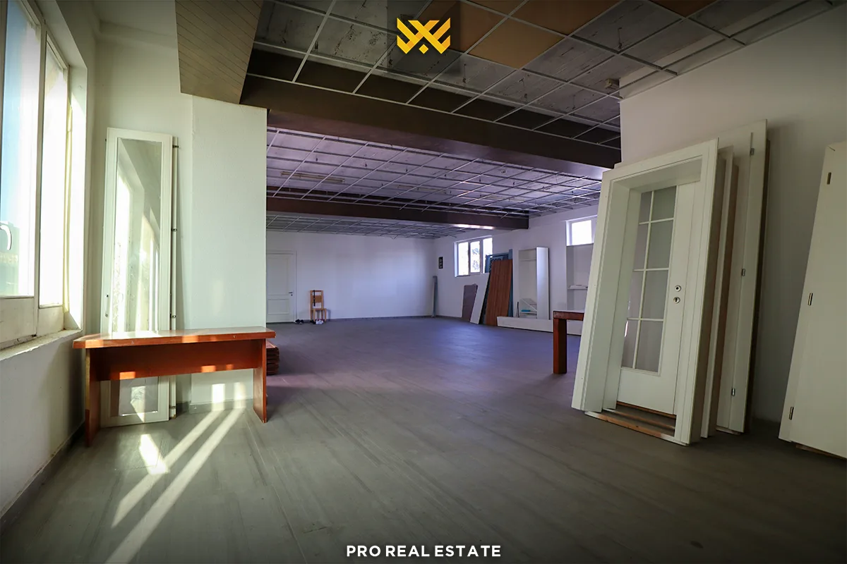 Lokal 200m² me #QIRA në Veternik.