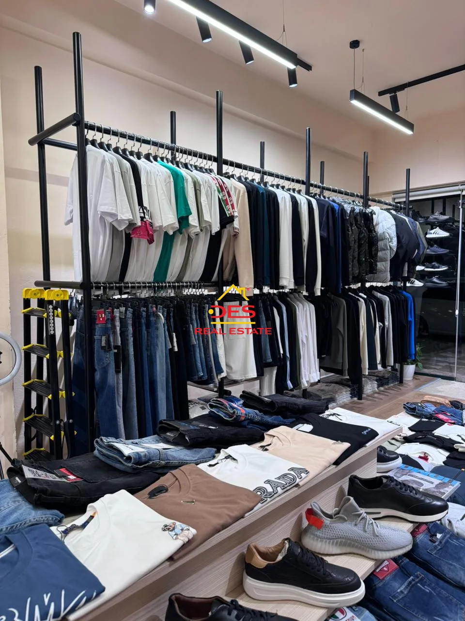 Shitet aktiviteti pranë gjimnazit “ali demi” ,vlorë