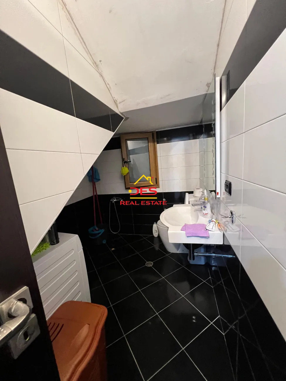Jepet me qira vilë 3 kate pranë hotel salvadore,vlorë!