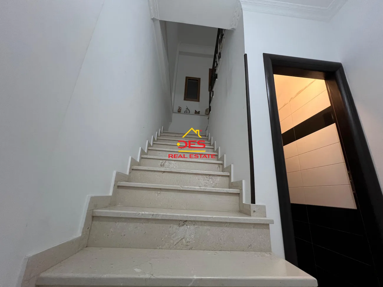 Jepet me qira vilë 3 kate pranë hotel salvadore,vlorë!