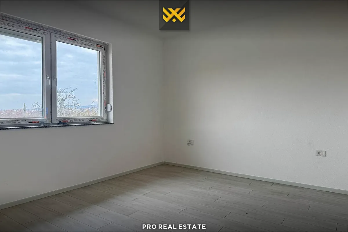 Shtëpi 220m² për #SHITJE në Bërnicë e Poshtme.