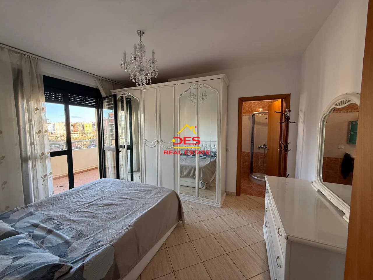 JEPET APARTAMENT 2+2+3 ME QIRA NË LUNGOMARE, VLORË. 📍 Pranë Laid Hotel