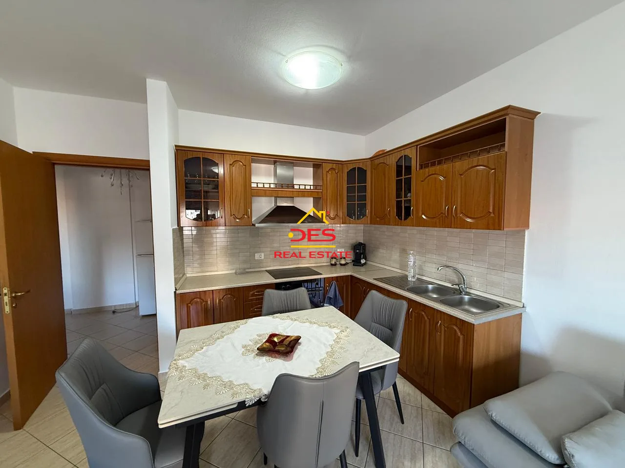 JEPET APARTAMENT 2+2+3 ME QIRA NË LUNGOMARE, VLORË. 📍 Pranë Laid Hotel