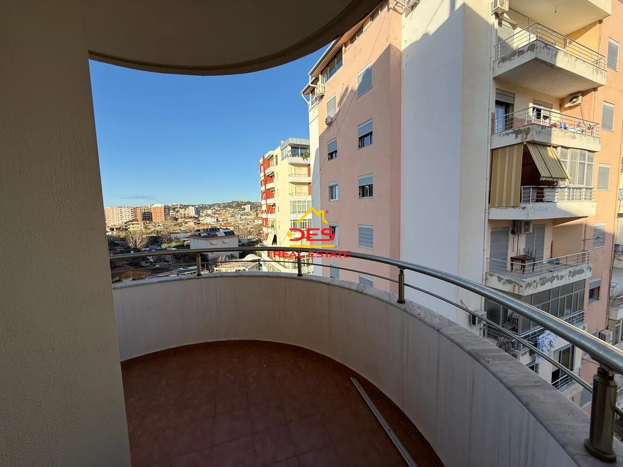 JEPET APARTAMENT 2+2+3 ME QIRA NË LUNGOMARE, VLORË. 📍 Pranë Laid Hotel