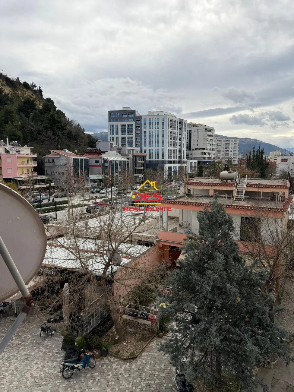 Shitet apartament 2+1 pranë xhamisë, vlorë.