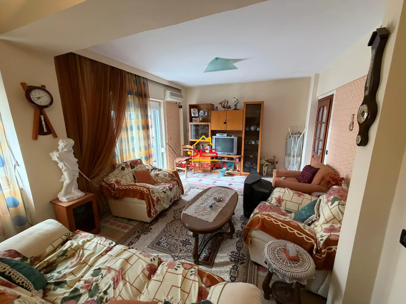 Shitet apartament 2+1 pranë xhamisë, vlorë.