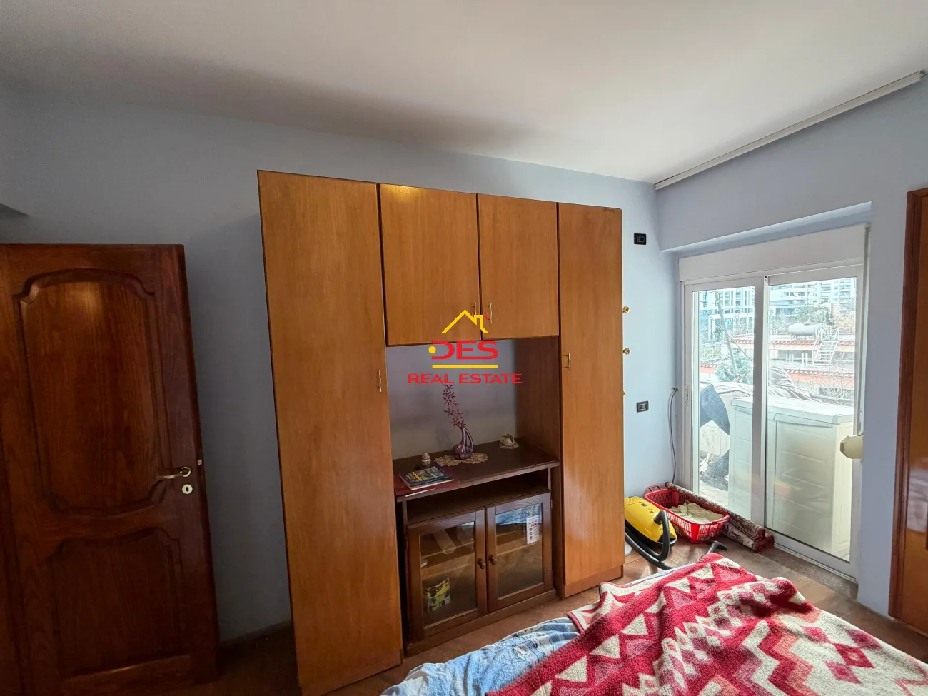 Shitet apartament 2+1 pranë xhamisë, vlorë.