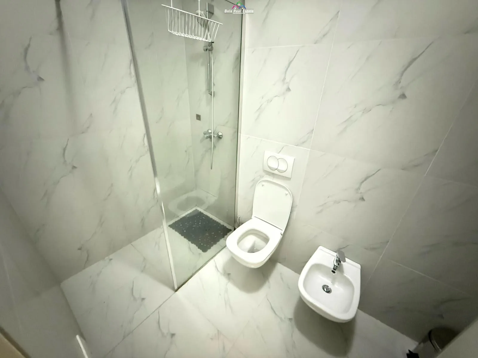 Apartament Me Qera 2+1+post parkimi tek Rruga e Barrikadave (ID B2201941) Tirane