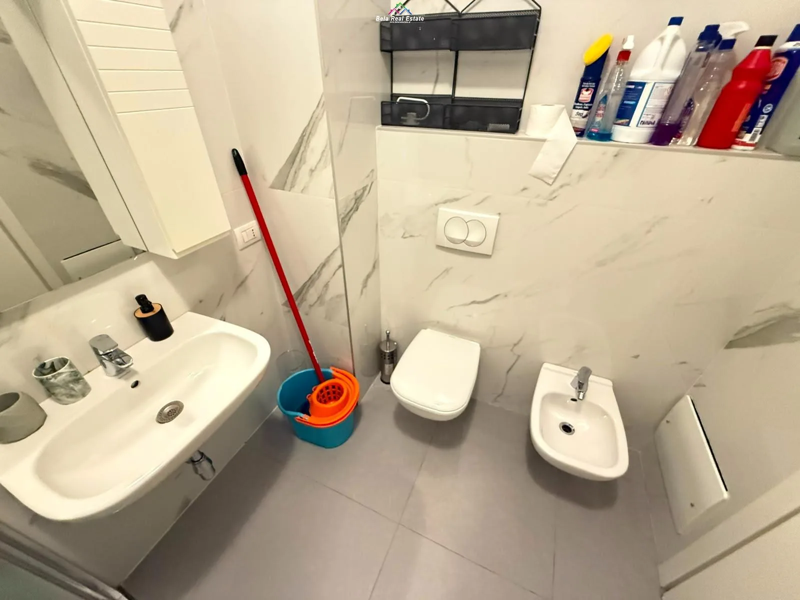 Apartament Me Qera 2+1+post parkimi tek Rruga e Barrikadave (ID B2201941) Tirane