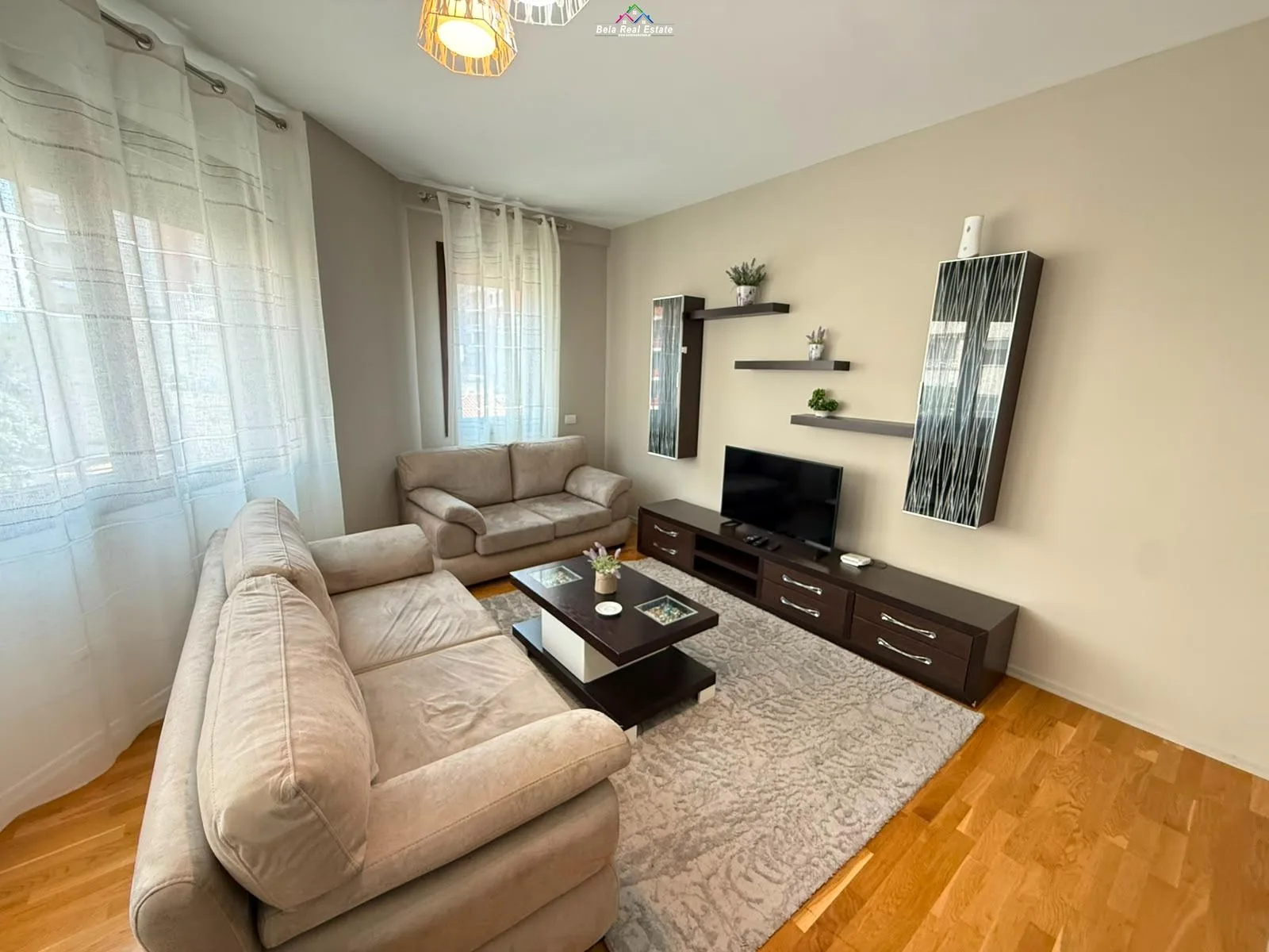 Apartament Me Qera 2+1+post parkimi tek Rruga e Barrikadave (ID B2201941) Tirane
