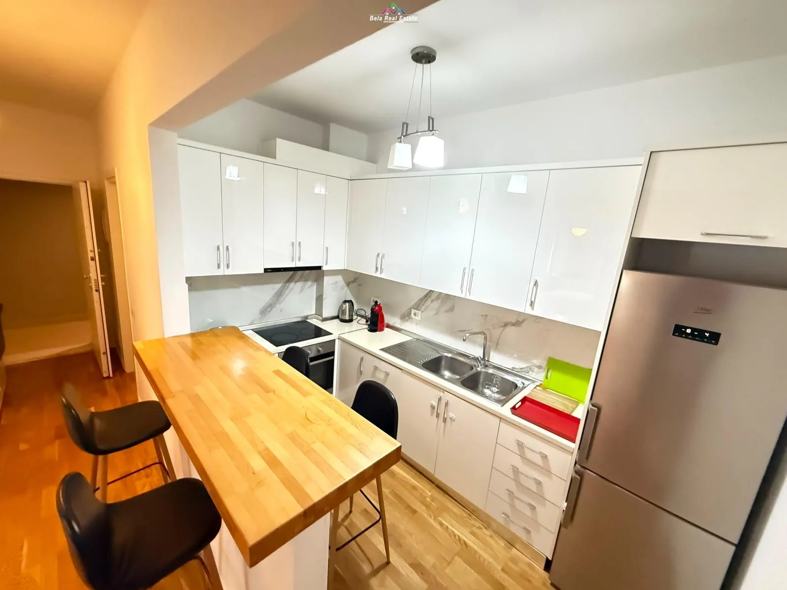Apartament Me Qera 2+1+post parkimi tek Rruga e Barrikadave (ID B2201941) Tirane