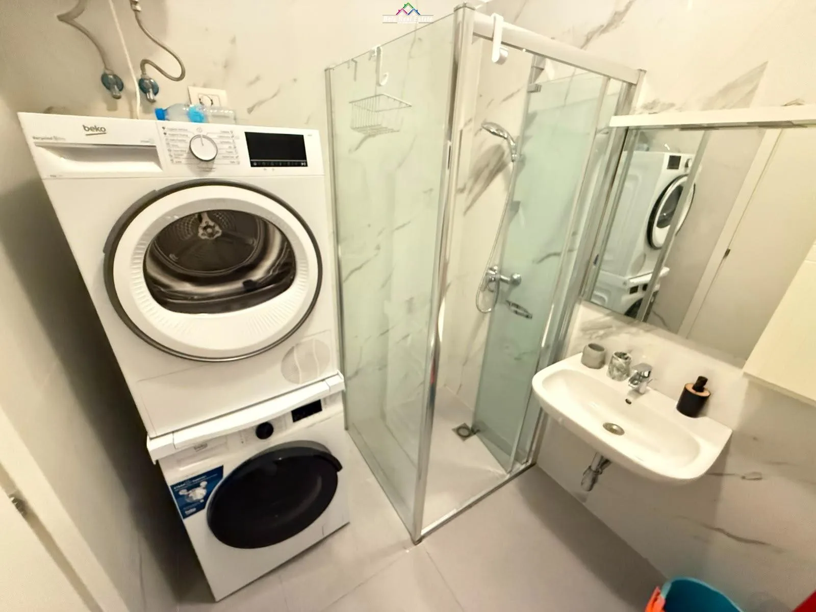Apartament Me Qera 2+1+post parkimi tek Rruga e Barrikadave (ID B2201941) Tirane
