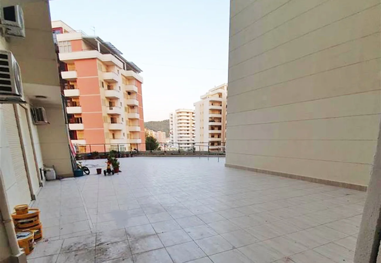 Jepet me qera ambient biznesi në skelë, vlorë