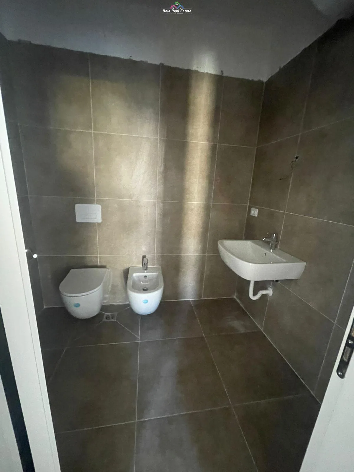 Zyre 2+1 Me Qera Tek Stacioni i Trenit (ID BZ2485) Tirane