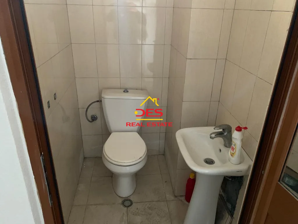 Shitet ambjent biznesi në qendër të qytetit, elbasan.