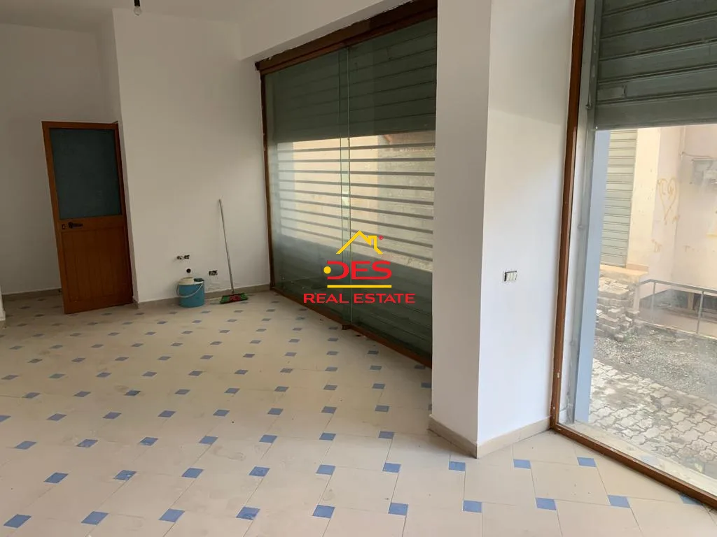 Shitet ambjent biznesi në qendër të qytetit, elbasan.