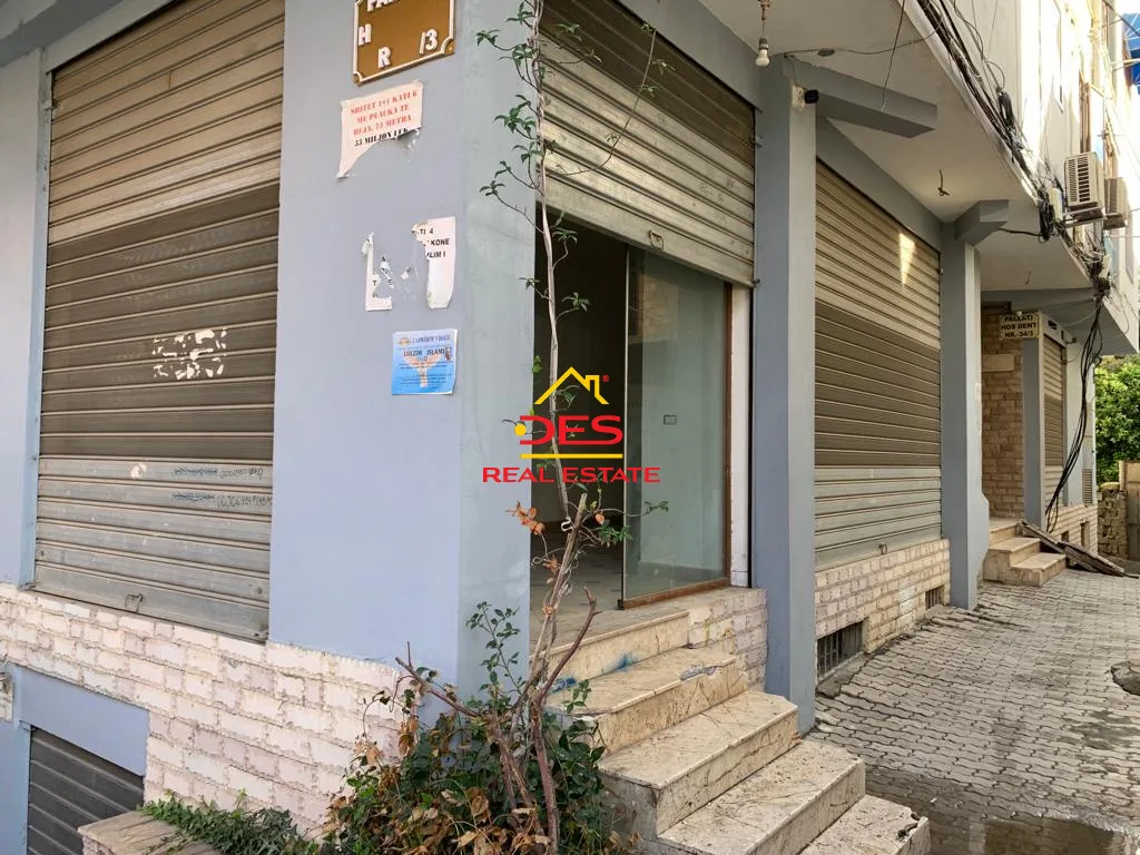 Shitet ambjent biznesi në qendër të qytetit, elbasan.