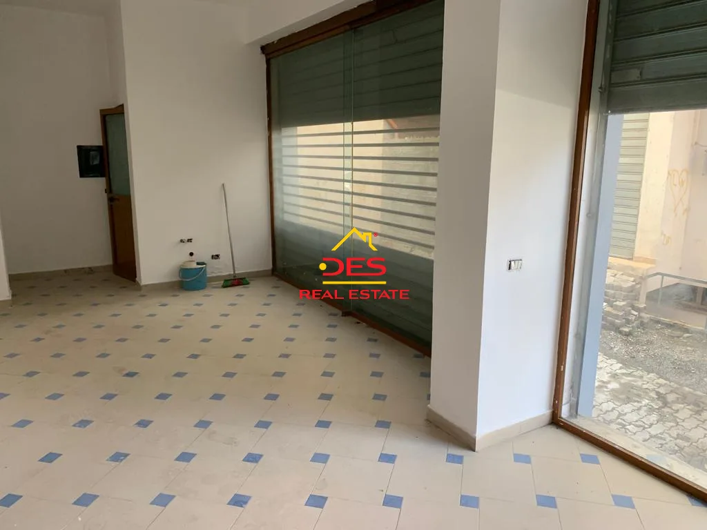 Shitet ambjent biznesi në qendër të qytetit, elbasan.