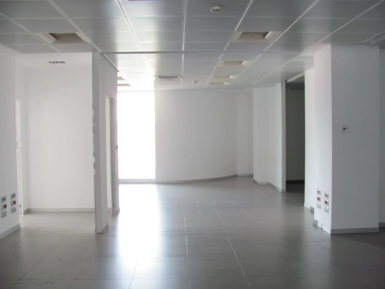 Zyre Me Qera Tek Zogu I Zi (ID BZ2606) Tirane.
