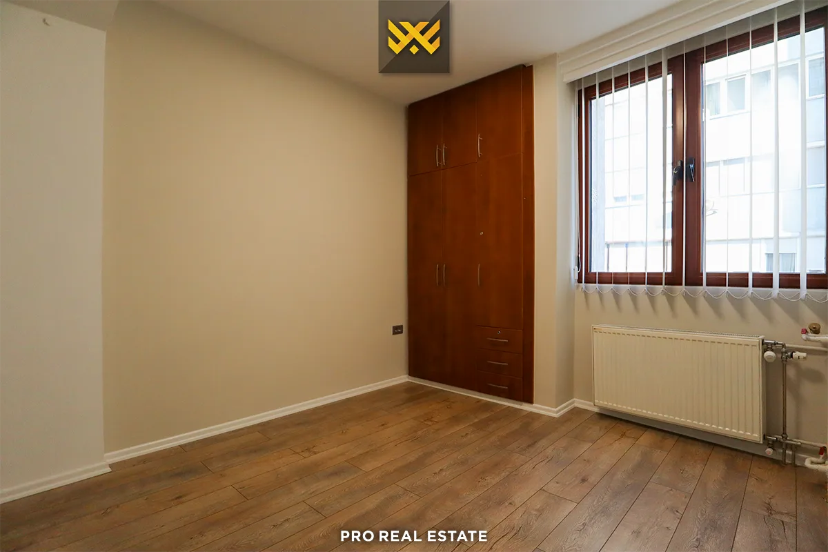 Banesë - Zyrë 70m² me #QIRA në Qendër