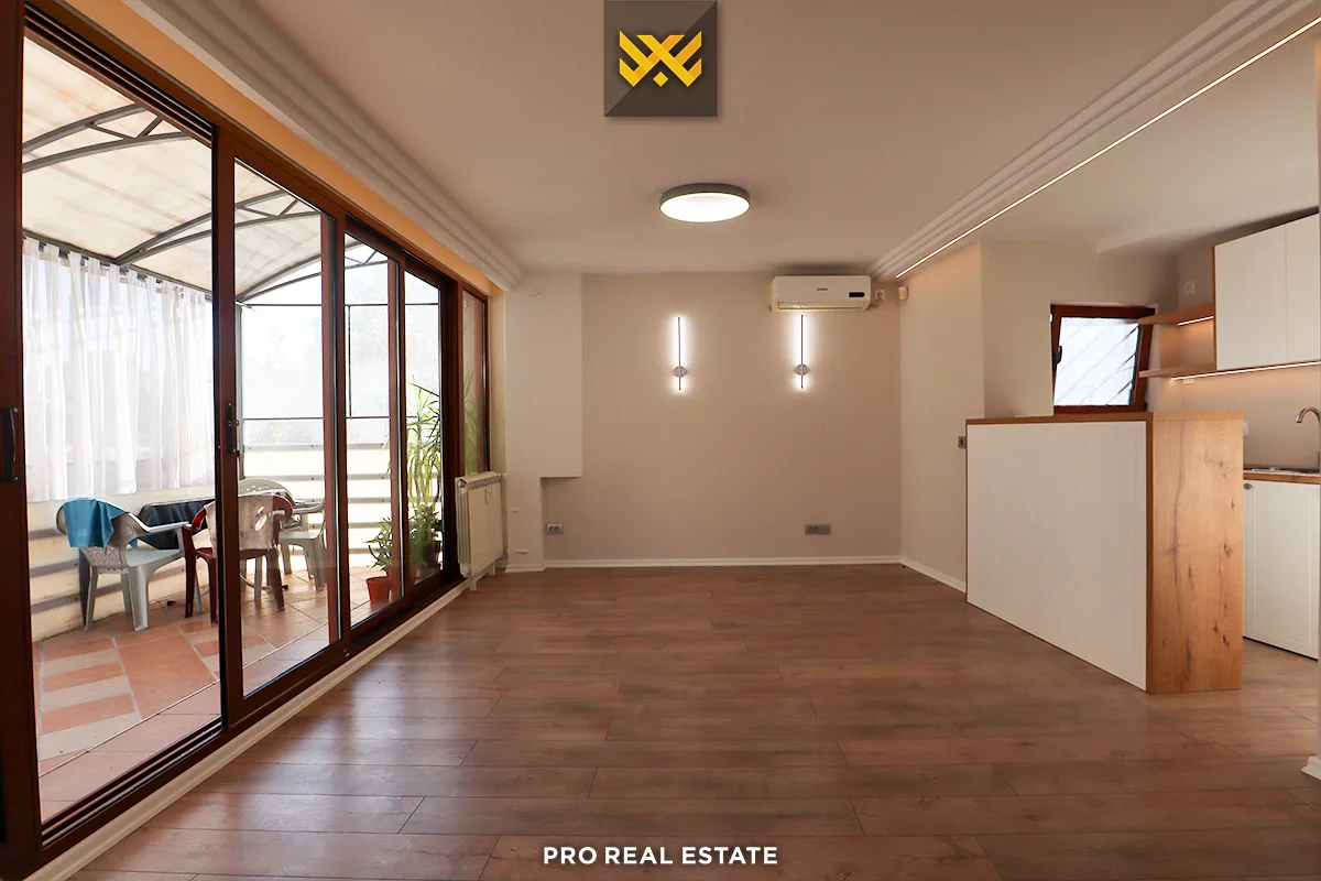 Banesë - Zyrë 70m² me #QIRA në Qendër