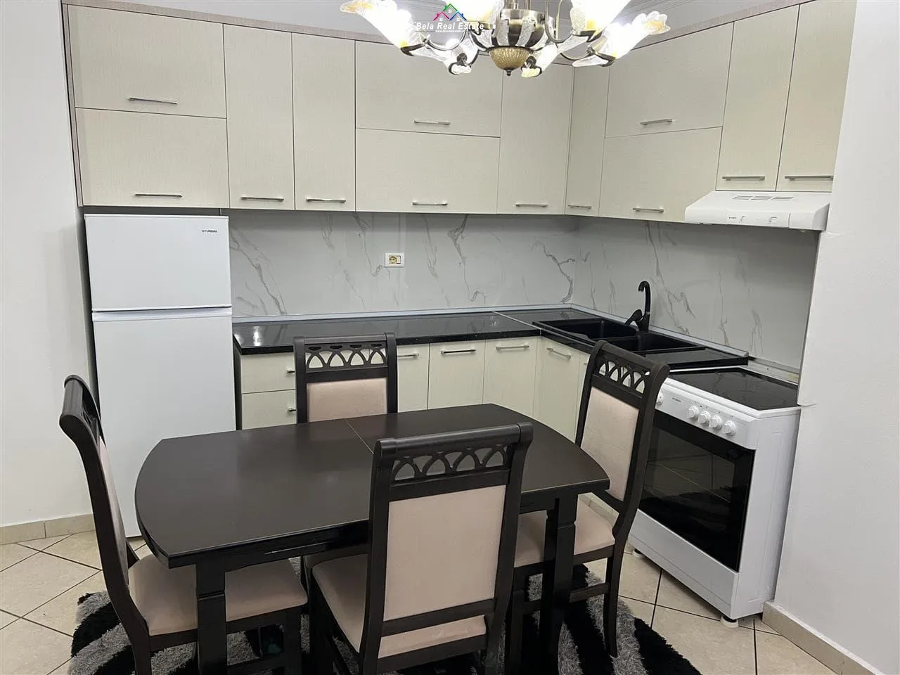 Apartament Me Qera 2+1 Tek Komuna e Parisit (ID B2201234) Tirane