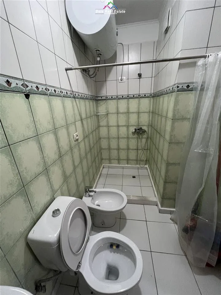 Apartament Me Qera 2+1 Tek Komuna e Parisit (ID B2201234) Tirane
