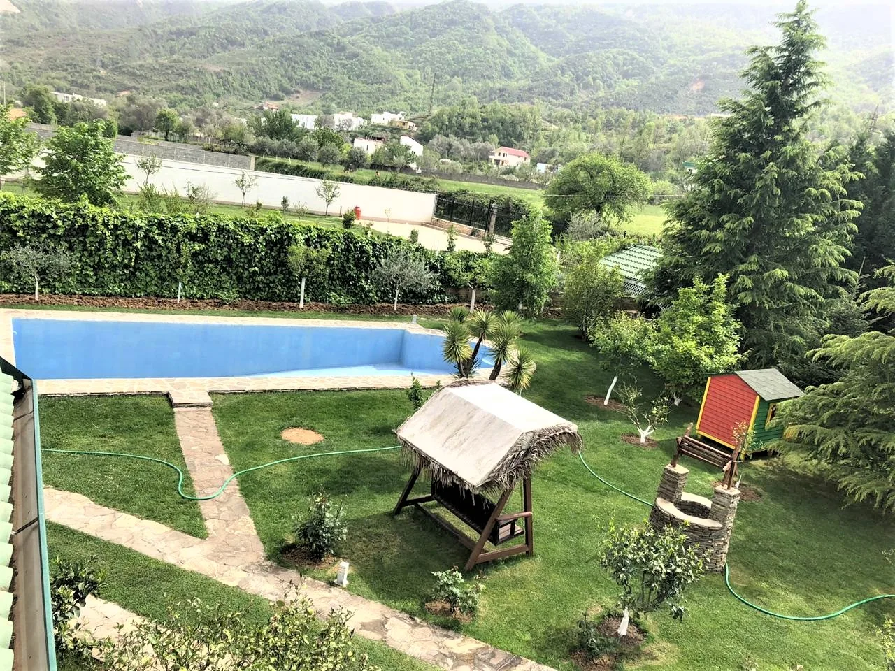 Shitet super vilë në bërzhitë