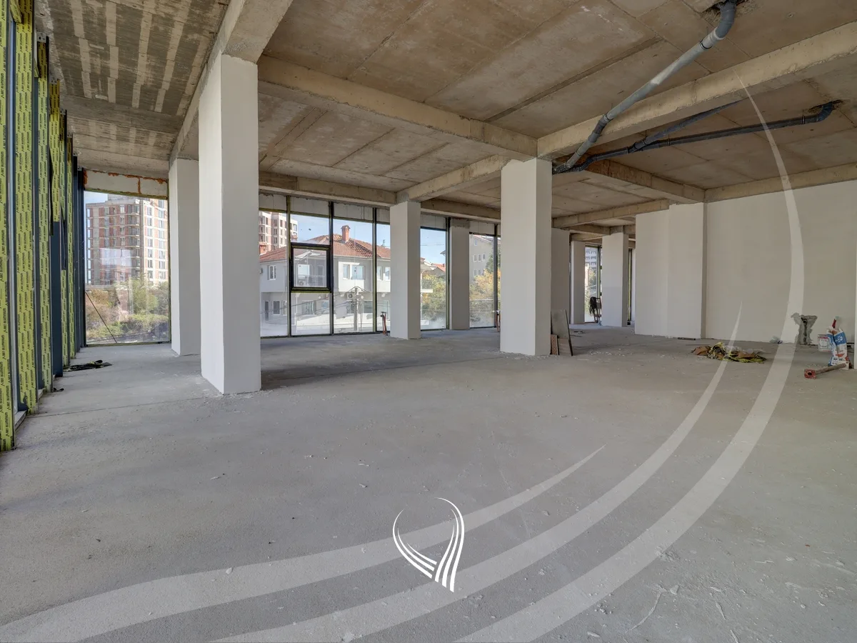 Lokal 213.18 m2 në shitje në Veternik
