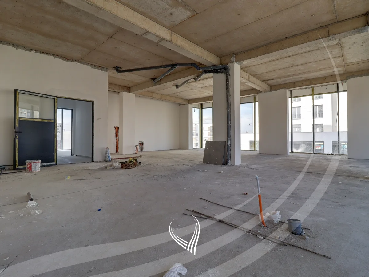 Lokal 213.18 m2 në shitje në Veternik