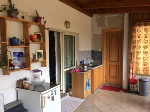 Shitet apartament 2+1 pranë bashkisë himarë