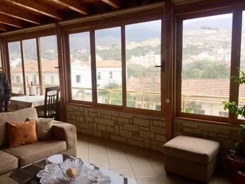 Shitet apartament 2+1 pranë bashkisë himarë