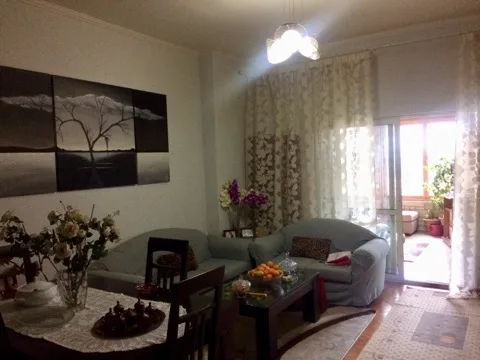 Shitet apartament 2+1 pranë bashkisë himarë