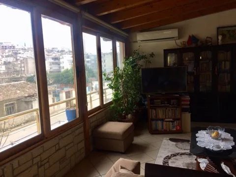 Shitet apartament 2+1 pranë bashkisë himarë