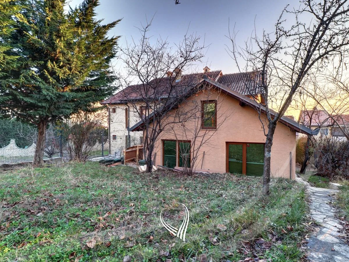 Objekt afarist 250m2 me qira në lagjen Bregu I Diellit - Lagjia e Profesorave