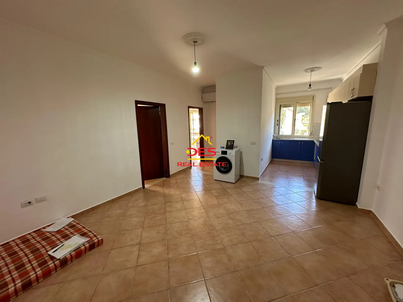 Shitet aparatment 2+1 pranë gjykatës së rrethit vlorë.