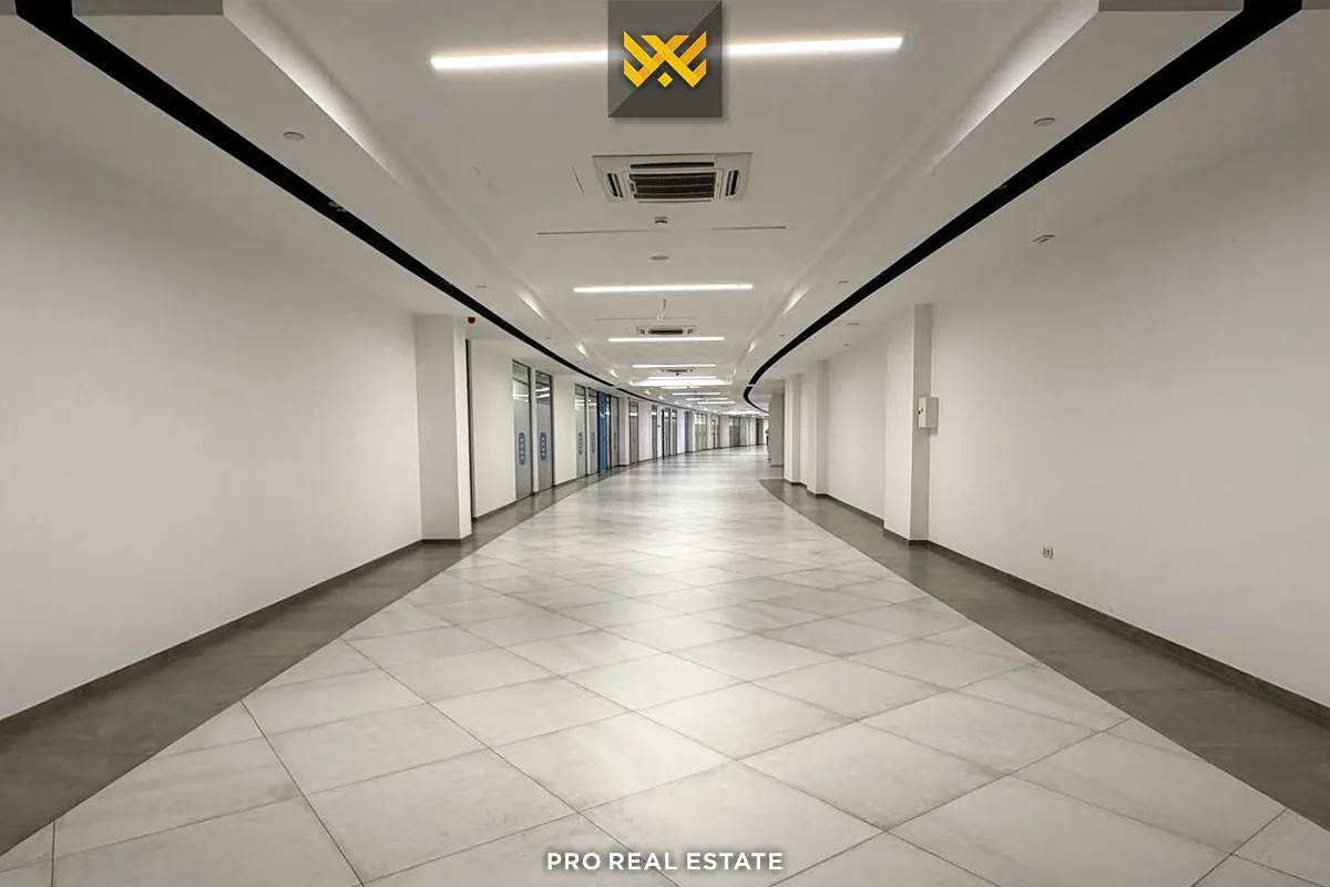 Lokal / Zyrë 1350m² me #QIRA në Pejton