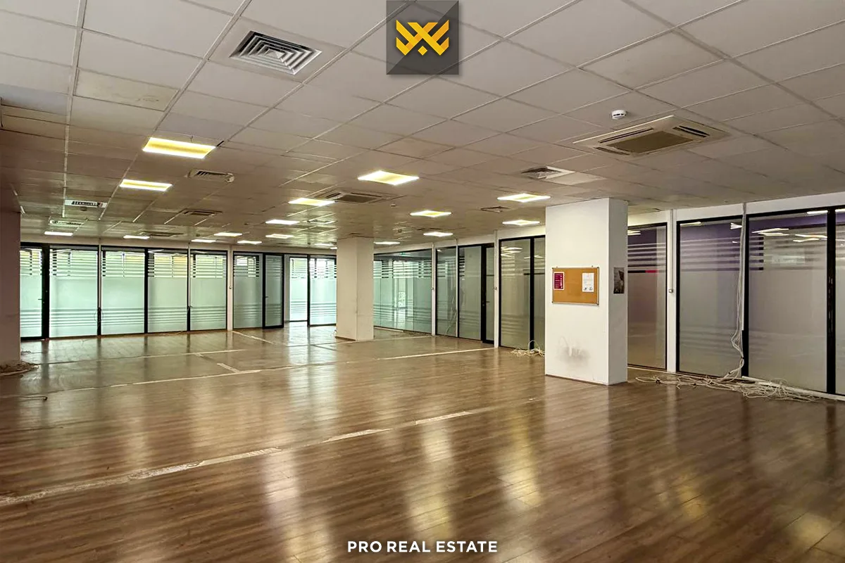 Lokal / Zyrë 1350m² me #QIRA në Pejton