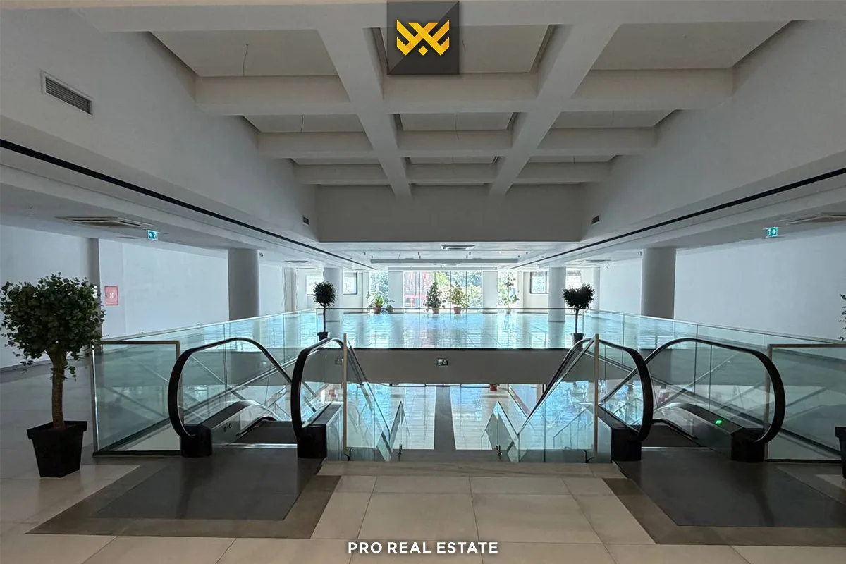 Lokal / Zyrë 1350m² me #QIRA në Pejton